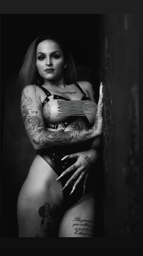 Dzsenifer Vajai スター ヌード 画像