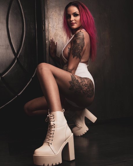 Dzsenifer Vajai セックスポルノスター 写真