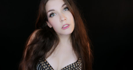 ピアス乳首オンリーファンズ セックス 画像