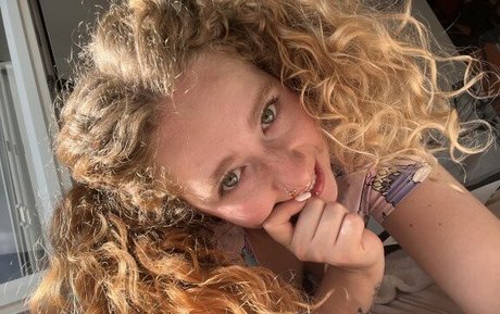 19歳のOnlyFans 無料裸 ギャラリー