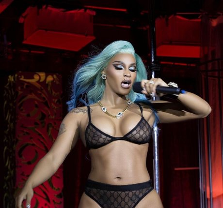 Joseline Hernandez かわいいモデル 写真