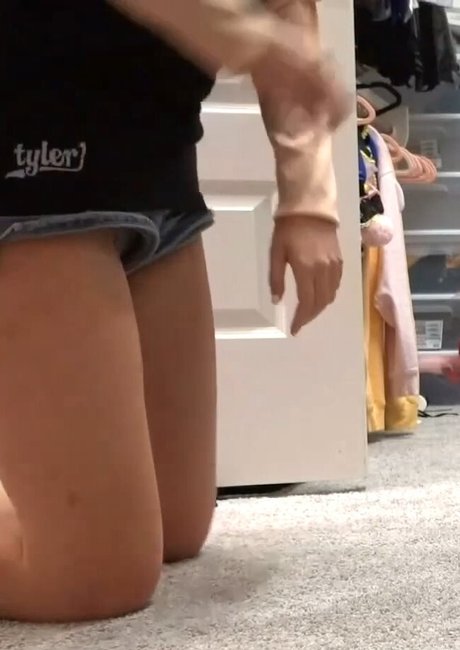 ExtraEmily エロティックなポルノスター ギャラリー