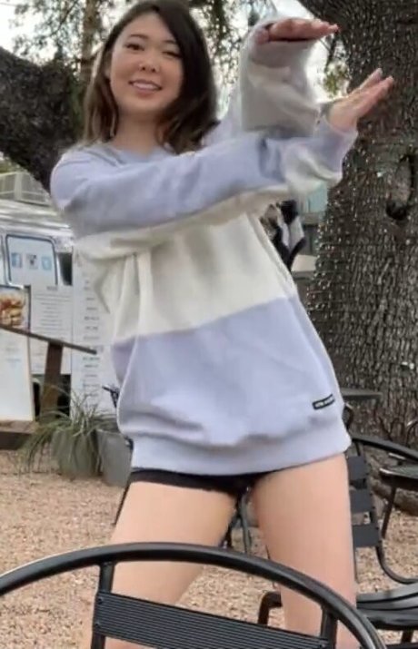 ExtraEmily 美しいモデル 画像