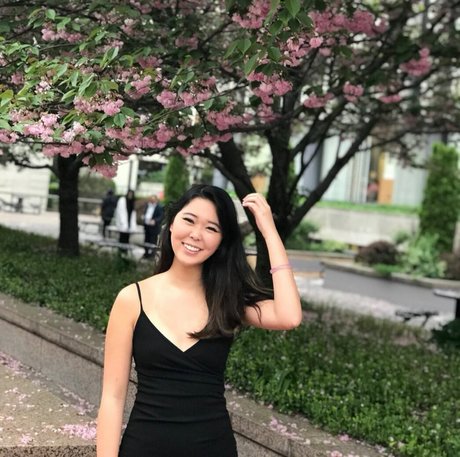 ExtraEmily セクシーなポルノスター 写真