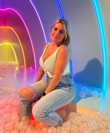 B Rookrlambert セクシー女優 画像