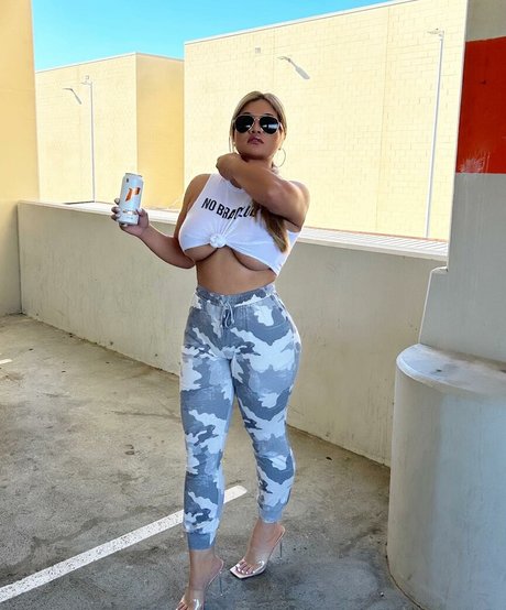 JoJo Babie スター 裸 画像