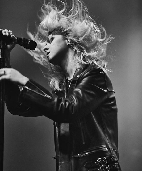 巨乳の熟女オンリーファンズ ポルノグラフィック 写真