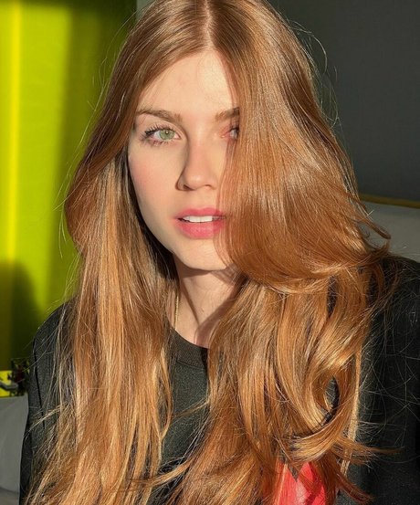 Flavia Charallo 裸モデル 写真