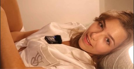 金髪の射精OnlyFans 裸 写真