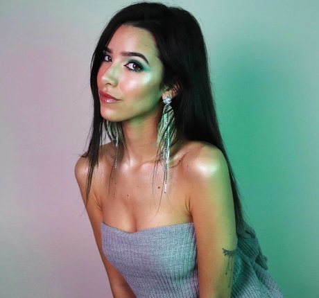 小人ヌードオンリーファンズ 無料裸 写真