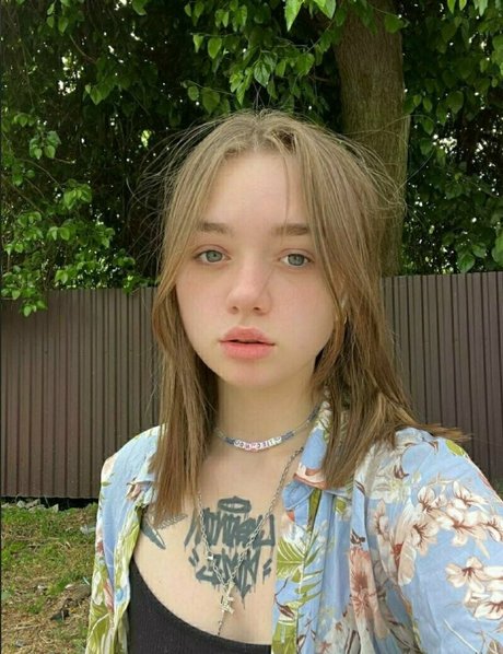 lola redly ポルノスター 裸 写真