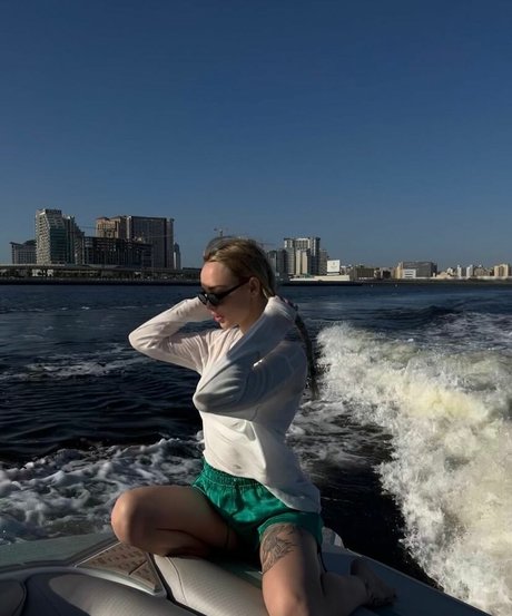 Diana Shurygina 裸のモデル ギャラリー