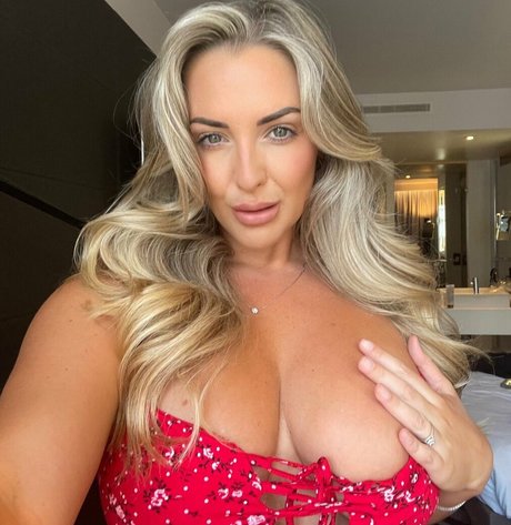 アジアの若者OnlyFans ポルノグラフィック 画像