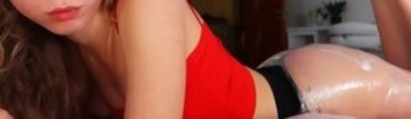 ピアス乳首オンリーファンズ 美しいヌード 写真