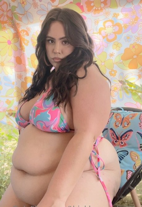 ピアス乳首オンリーファンズ 無料 写真