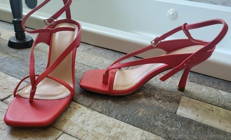 ジムガールズオンリーファンズ ヌード 写真