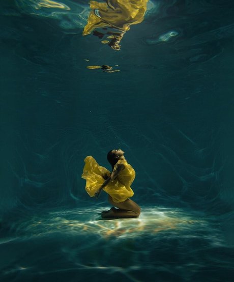 巨大なチンポを持つシーメールオンリーファンズ 無料ポルノ 写真