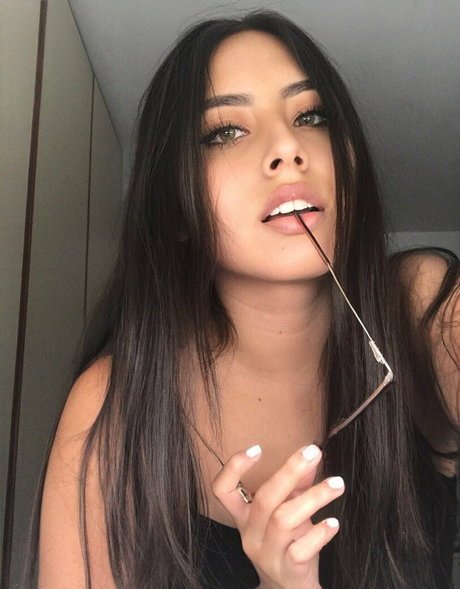 naughtylatinagirl 無料のスター 写真