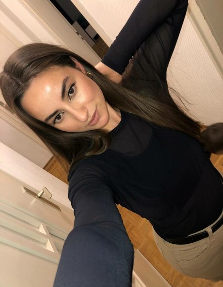 NaughtyCola 裸の女優 写真