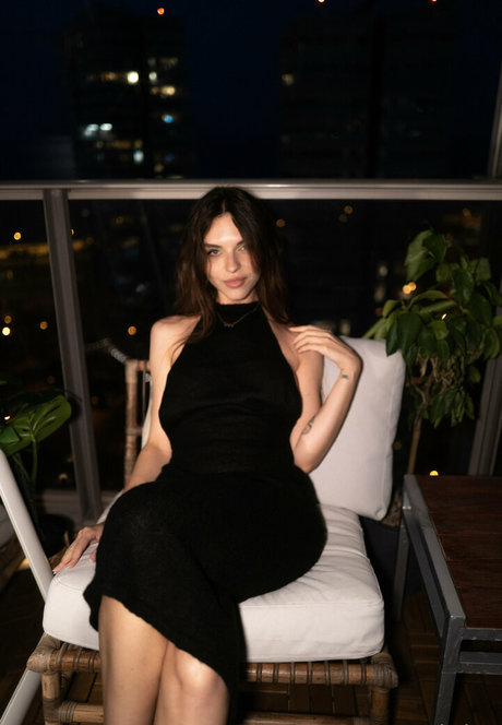 肉厚マンコオンリーファンズ 無料 画像