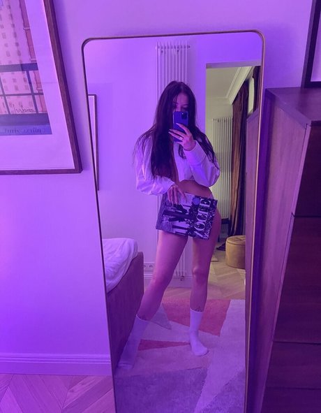 巨大なチンポを持つシーメールオンリーファンズ 無料ヌード 写真