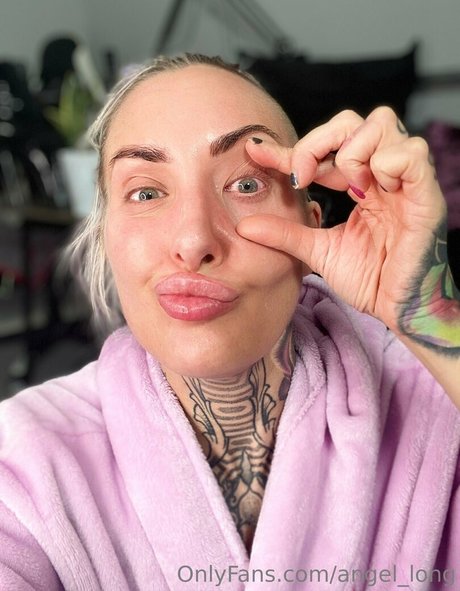 18歳のオンリーファンズ アート裸 画像