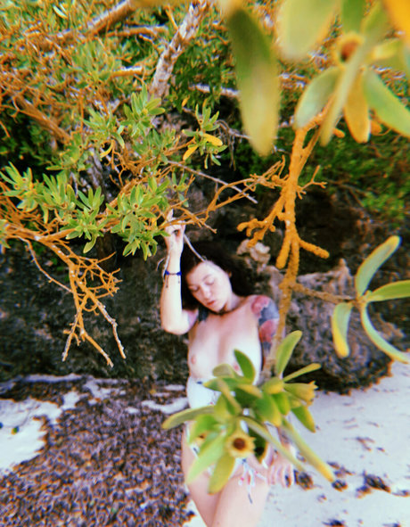 xmishacrossx ポルノスター ヌード 写真