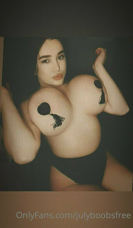 巨乳の黒人女性オンリーファンズ 無料裸 写真