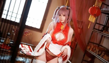 熟女クーガーオンリーファンズ アートヌード 画像