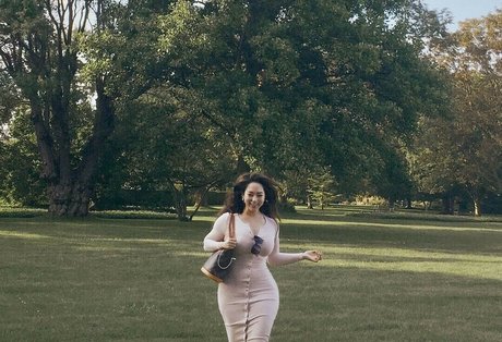 小人ヌードオンリーファンズ ホット 写真