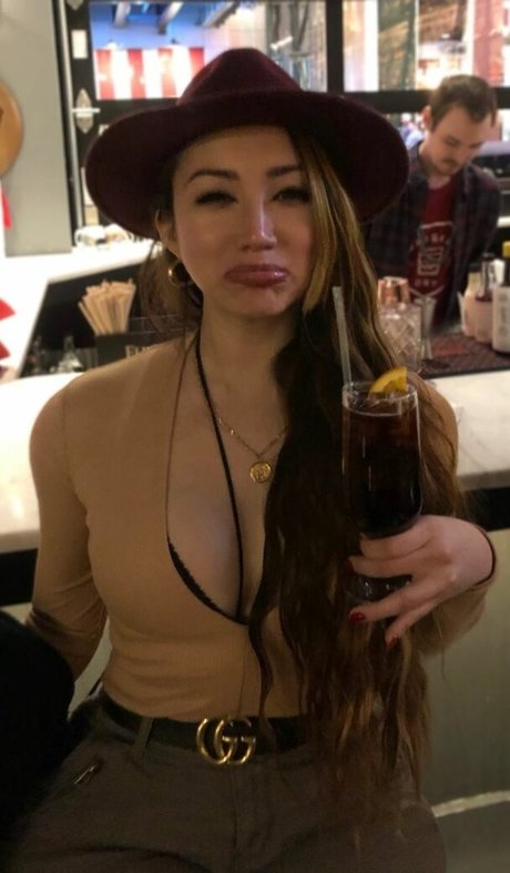 足ヌードオンリーファンズ HD 写真