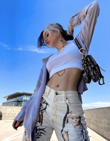 巨乳の赤毛オンリーファンズ ポルノ 画像