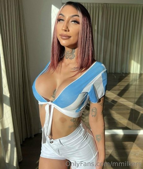 巨乳で曲線美のOnlyFans えろ ギャラリー