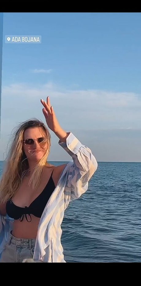 若い黒人女性オンリーファンズ 美しい裸 画像