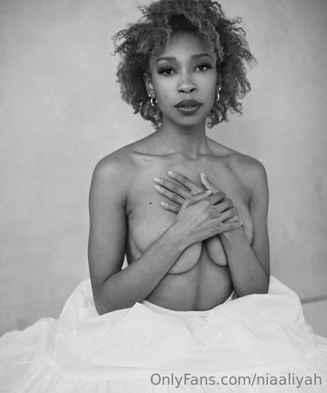 ブルネットの猫OnlyFans xxx 画像