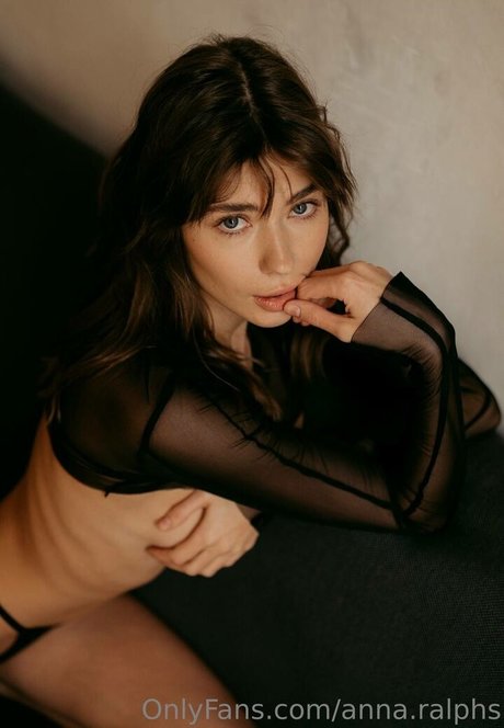 Anna Ralphs スター 裸 画像