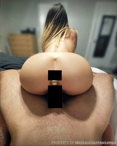 nicolefree ポルノスター アート 画像