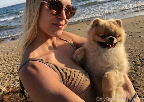 小柄なティーンオンリーファン HD 画像