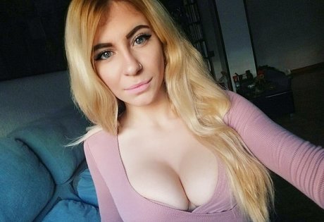 美しい黒檀のオンリーファンズ エロチック 写真