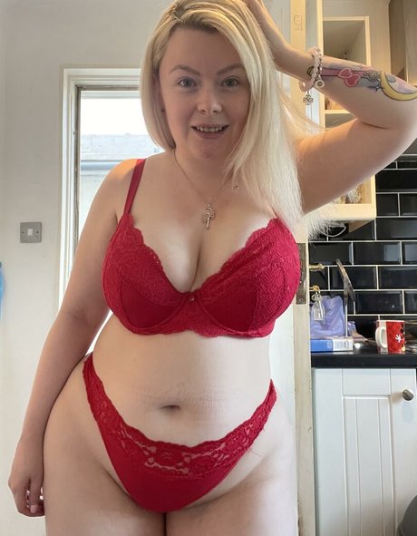 Naughty Danni トップモデル 写真