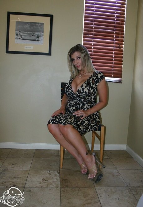 小人の裸OnlyFans セクシー 写真