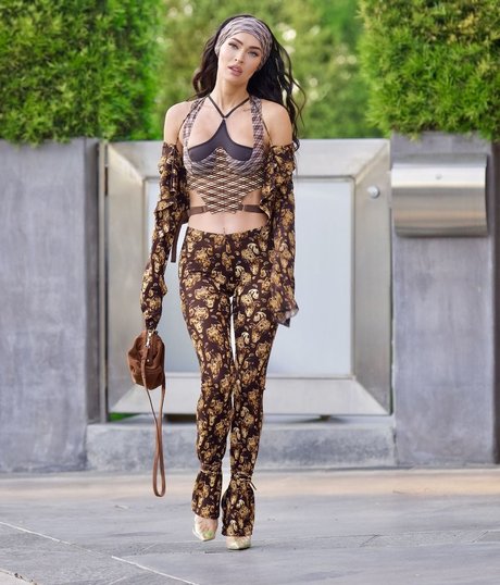 アジア人のティーンの足 オンリーファンズ セクシーxxx ギャラリー