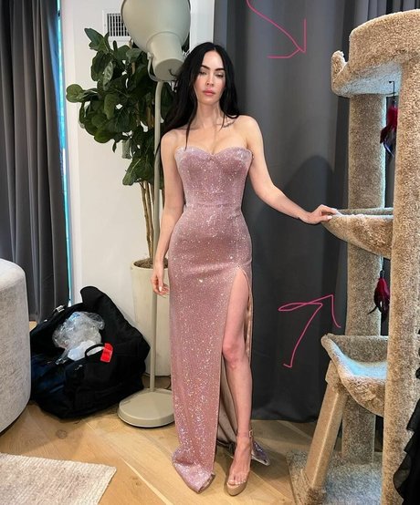 お金 オンリーファンズ アダルト 写真