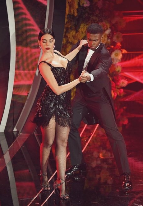 厚い黒檀オンリーファンズ アートヌード 画像