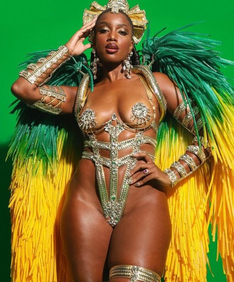 かわいいシーメールオンリーファンズ 美しいポルノ ギャラリー