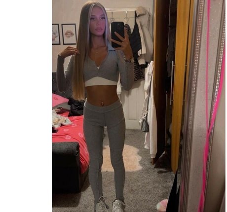 louisemarshallx 女優 写真