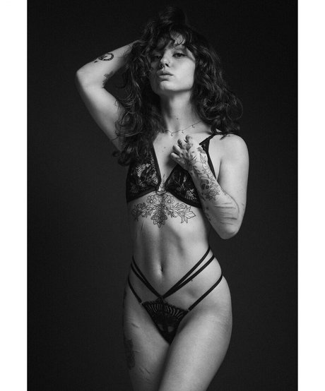 Deeperse 美しいポルノスター 写真