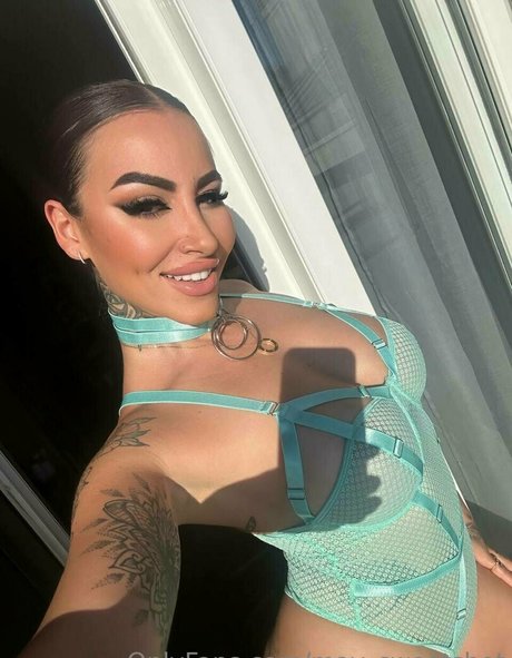 曲線美のクーガーOnlyFans セクシーヌード 写真