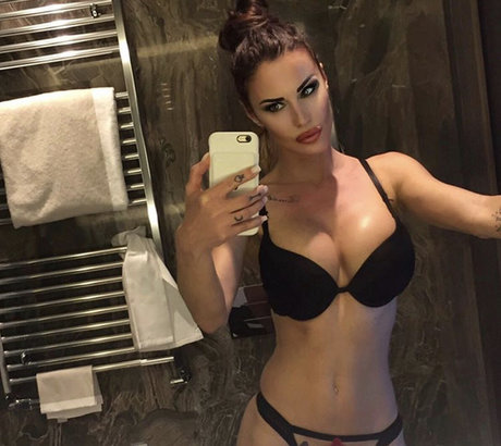 ルビーオンリーファン ポルノ 写真