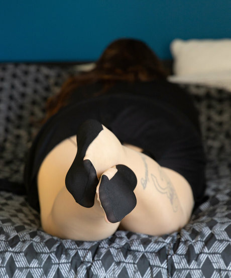 hernylonfeetfree かわいいポルノスター 写真